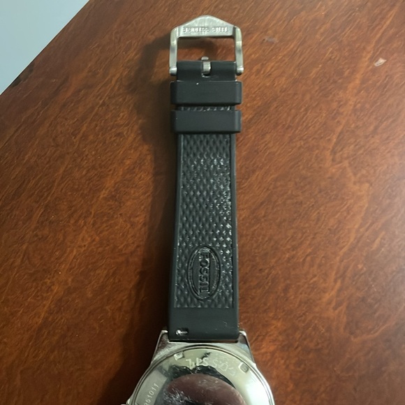 Fossil watch with silicone strap - Picture 4 of 7